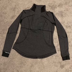 Lululemon women’s Black and gray half zip
